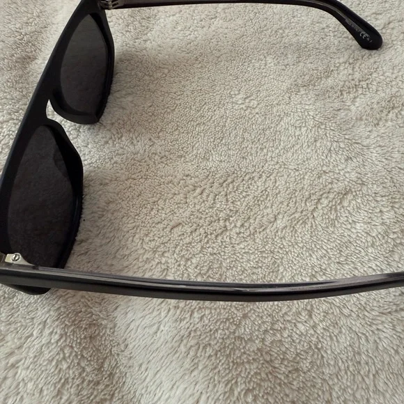 Saint Laurent Matte Black Sunglasses GV 7125/S - Picture 4 of 9